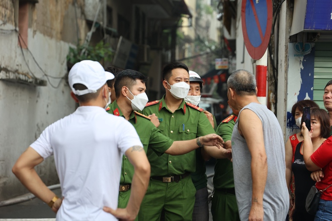 Hiện trường vụ ch&aacute;y nh&agrave;, 3 người chết ở H&agrave; Nội - Ảnh 7.