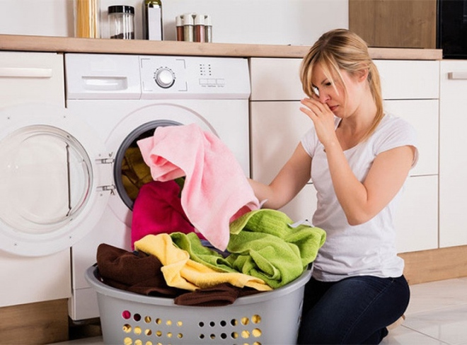 T&aacute;c hại của việc để quần &aacute;o trong m&aacute;y giặt qu&aacute; l&acirc;u - Ảnh 2.