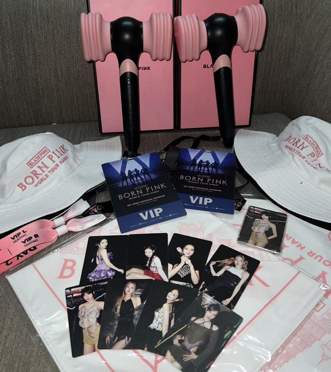 Hậu concert BLACKPINK: Ph&aacute;o giấy được thu mua 10.000 đồng/t&uacute;i, set qu&agrave; VIP rao gi&aacute; 1 - 3 triệu đồng, BLINK chi tiền kh&ocirc;ng tiếc tay - Ảnh 5.