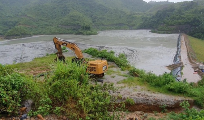 Tạm dừng hoạt động nhà máy để xảy ra sự cố vỡ hồ chứa nước thải ở Lào Cai - Ảnh 1.