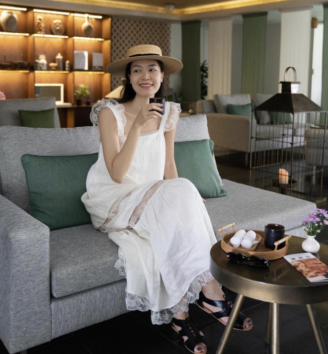 Hoa hậu Việt gặp sự cố trớ tr&ecirc;u v&agrave; đ&aacute;nh rơi vương miện khi đăng quang giờ c&oacute; cuộc sống ra sao? - Ảnh 5.