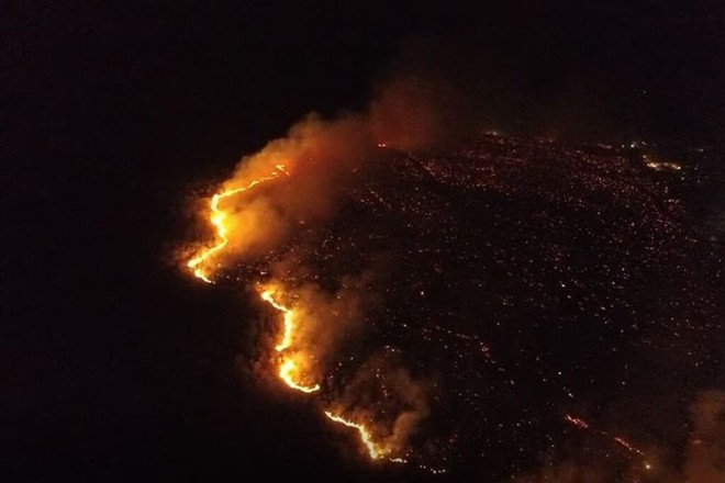 Chùm ảnh biển lửa tại thiên đường Hawaii: 270 tòa nhà bị thiêu rụi, khung cảnh như tận thế bao trùm cả hòn đảo - Ảnh 2.