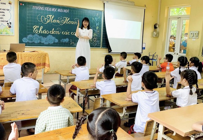 Phụ huynh bịa chuyện trường &eacute;p tặng điều ho&agrave;, m&aacute;y chiếu - Ảnh 1.