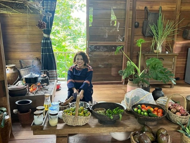 Cuộc sống l&agrave;m rẫy, nu&ocirc;i heo của Siu Black c&ugrave;ng chồng cũ trước khi t&aacute;i h&ocirc;n - Ảnh 3.