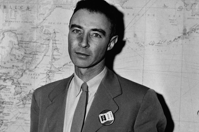 6 sự thật ít ai biết về J. Robert Oppenheimer cha đẻ của bom nguyên tử - Ảnh 2.