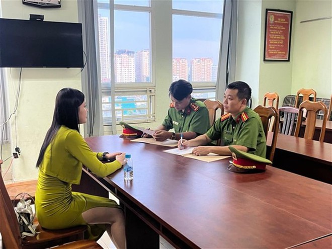 Vụ cựu tiếp vi&ecirc;n h&agrave;ng kh&ocirc;ng m&ocirc;i giới b&aacute;n d&acirc;m tới 3.000 USD: Người mua, b&aacute;n d&acirc;m bị xử l&yacute; thế n&agrave;o? - Ảnh 1.