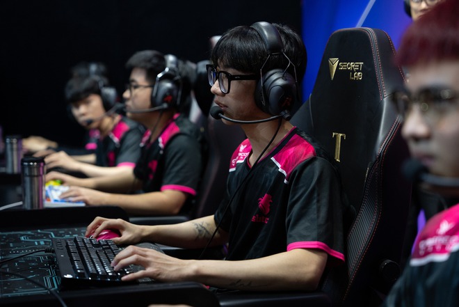 SE ch&iacute;nh thức bay m&agrave;u khỏi hệ thống của Riot, phản ứng của kh&aacute;n giả VCS mới l&agrave; thứ kh&ocirc;ng thể tin nổi - Ảnh 1.