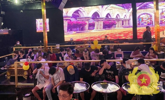 60 người dương tính với ma túy tại cơ sở ăn uống giải trí Titan ở Tiền Giang - Ảnh 1.