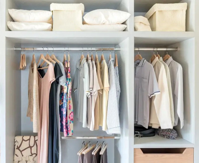 8 cách sắp xếp giúp tủ quần áo gọn đẹp như nhờ chuyên gia - Ảnh 3.
