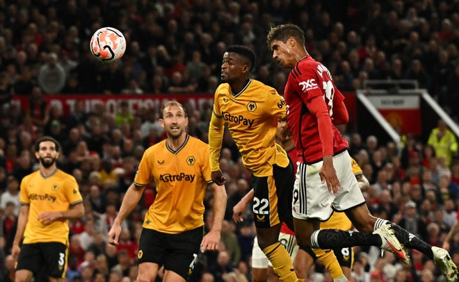 Kết quả Ngoại hạng Anh h&ocirc;m nay 15/8: MU thắng nhọc Wolves - Ảnh 1.