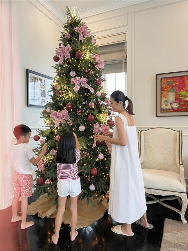 Những nh&oacute;c tỳ nh&agrave; sao Việt được thừa kế đ&ocirc;i ch&acirc;n d&agrave;i từ mẹ - Ảnh 5.