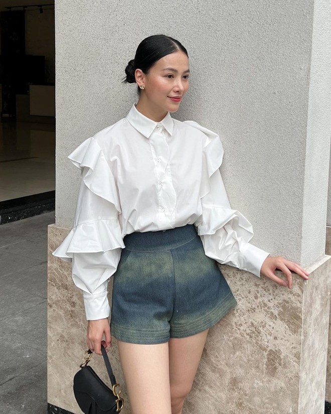 Phong cách diện áo sơ mi chuẩn thanh lịch của Hoa hậu Phương Khánh - Ảnh 2.
