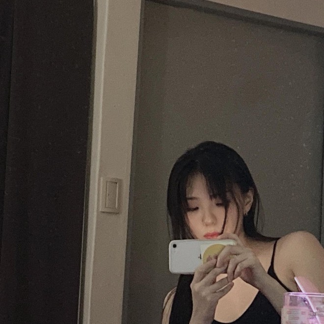Em g&aacute;i ruột lần đầu lộ diện trong ảnh chung với Han So Hee, ai d&egrave; nhan sắc g&acirc;y tranh c&atilde;i - Ảnh 7.