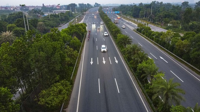 Hà Nội: Những đoàn xe đạp chạy đua với tử thần trên đường Võ Nguyên Giáp - Ảnh 13.