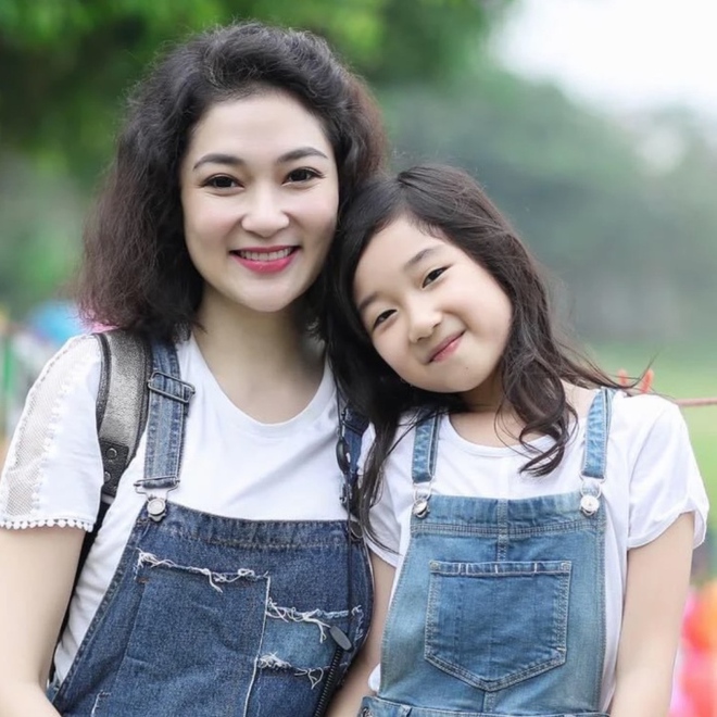 Con gái Hoa hậu Nguyễn Thị Huyền trổ mã ở tuổi 16, nhan sắc không thua kém mẹ - Ảnh 1.