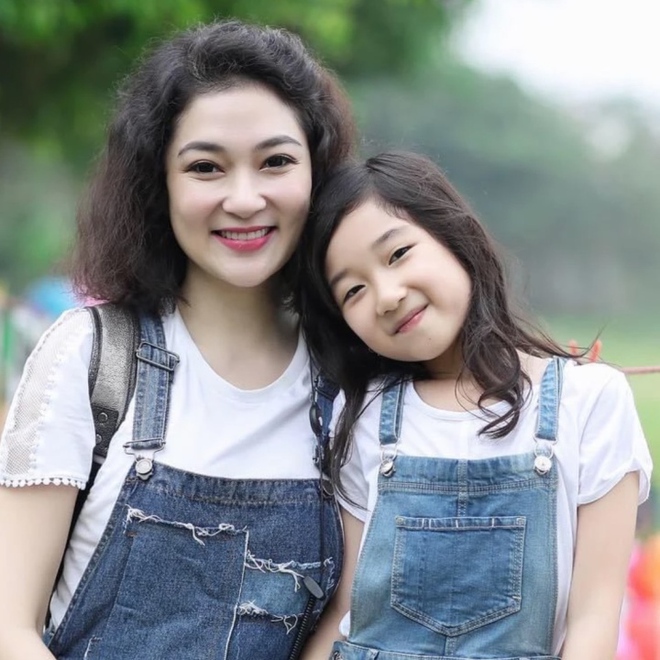 Con g&aacute;i Hoa hậu Nguyễn Thị Huyền trổ m&atilde; ở tuổi 16, nhan sắc kh&ocirc;ng thua k&eacute;m mẹ - Ảnh 1.