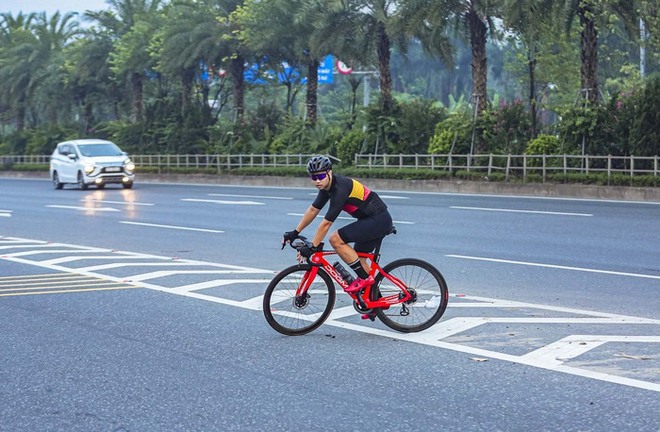 Hà Nội: Những đoàn xe đạp chạy đua với tử thần trên đường Võ Nguyên Giáp - Ảnh 10.