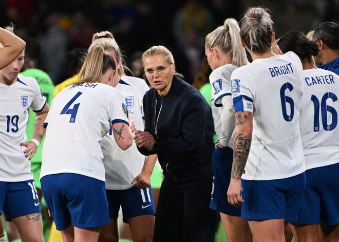 Sốc: Nữ tướng Sarina Wiegman sẽ ngồi ghế n&oacute;ng tuyển nam của Anh? - Ảnh 6.