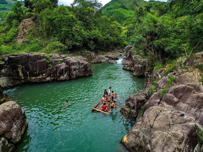 Đi Quảng Ninh tắm biển cả hè rồi, giờ phải đổi gió ngắm thác ngâm mình bên suối mát đi thôi - Ảnh 16.