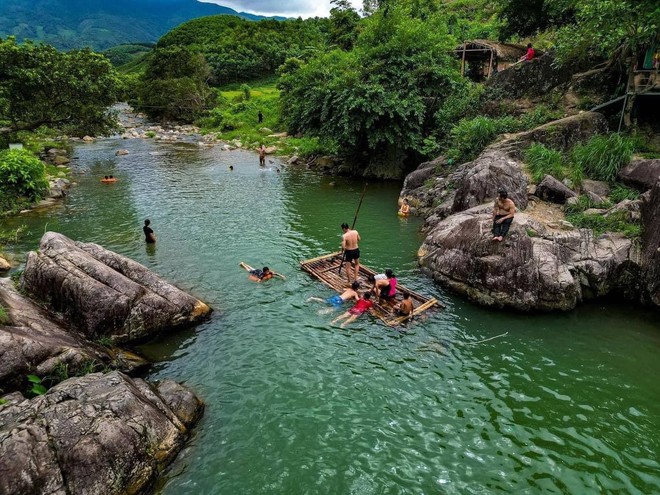 Đi Quảng Ninh tắm biển cả hè rồi, giờ phải đổi gió ngắm thác ngâm mình bên suối mát đi thôi - Ảnh 16.