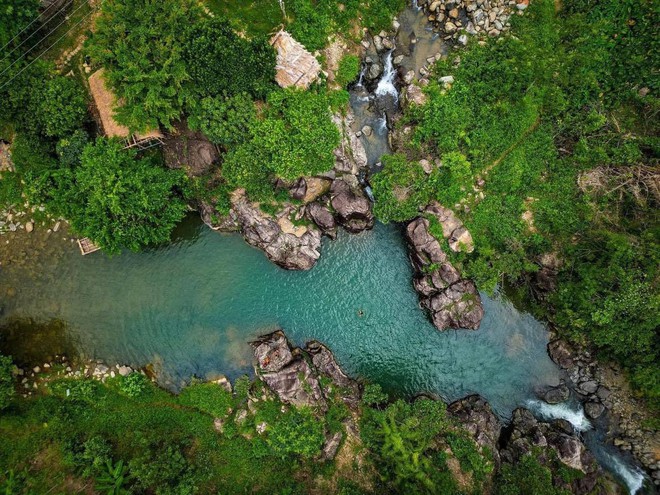 Đi Quảng Ninh tắm biển cả hè rồi, giờ phải đổi gió ngắm thác ngâm mình bên suối mát đi thôi - Ảnh 14.