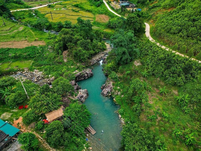 Đi Quảng Ninh tắm biển cả hè rồi, giờ phải đổi gió ngắm thác ngâm mình bên suối mát đi thôi - Ảnh 14.