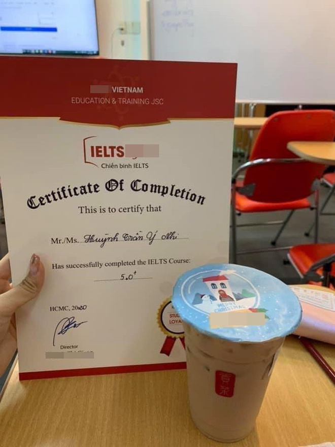Sự thật về bức ảnh Hoa hậu &Yacute; Nhi bị cho l&agrave; khoe chứng chỉ IELTS kh&ocirc;ng c&oacute; gi&aacute; trị sử dụng - Ảnh 2.