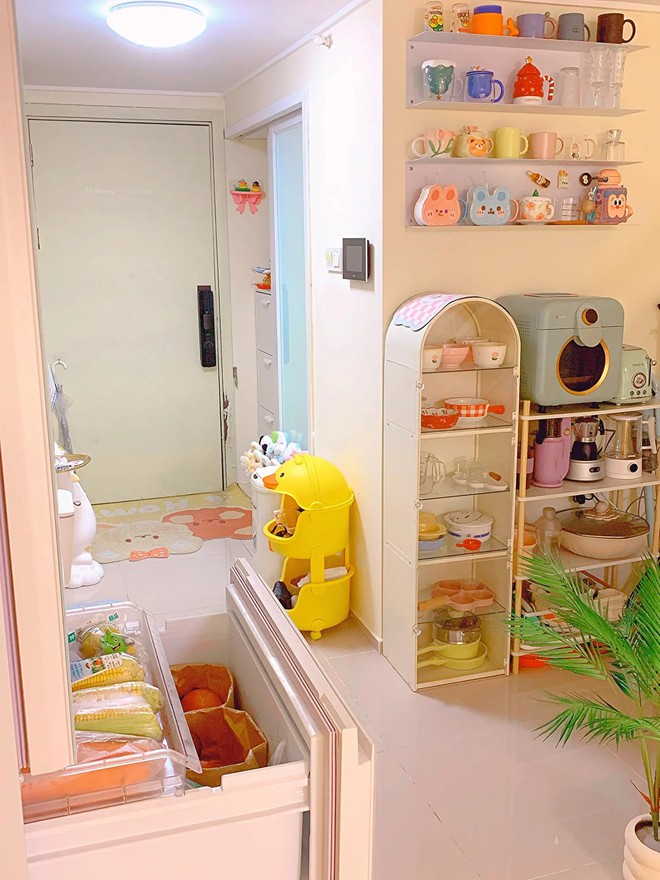 Căn hộ 59m2 sở hữu g&aacute;c lửng v&agrave; c&oacute; c&aacute;ch bố tr&iacute; nội thất rất xinh - Ảnh 3.