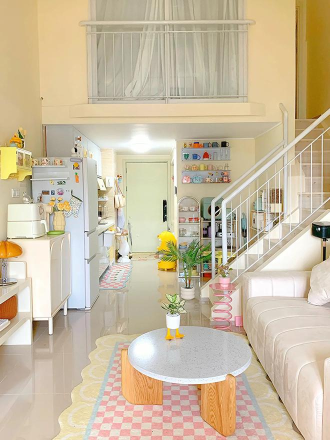 Căn hộ 59m2 sở hữu g&aacute;c lửng v&agrave; c&oacute; c&aacute;ch bố tr&iacute; nội thất rất xinh - Ảnh 1.