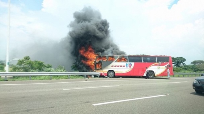 Cháy xe chở khách tại Trung Quốc, khiến 7 người thương vong - Ảnh 1.