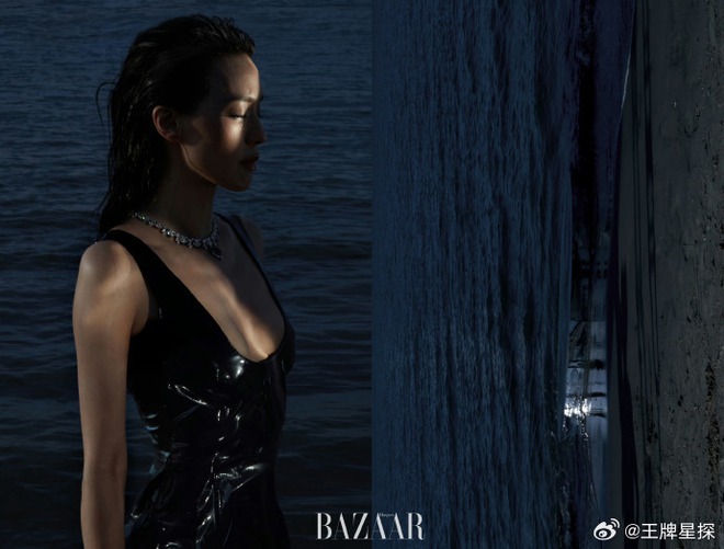 Thư Kỳ khoe v&oacute;c d&aacute;ng bốc lửa ở tuổi U50, thần th&aacute;i &ldquo;chị đại&rdquo; chưa bao giờ g&acirc;y thất vọng - Ảnh 4.