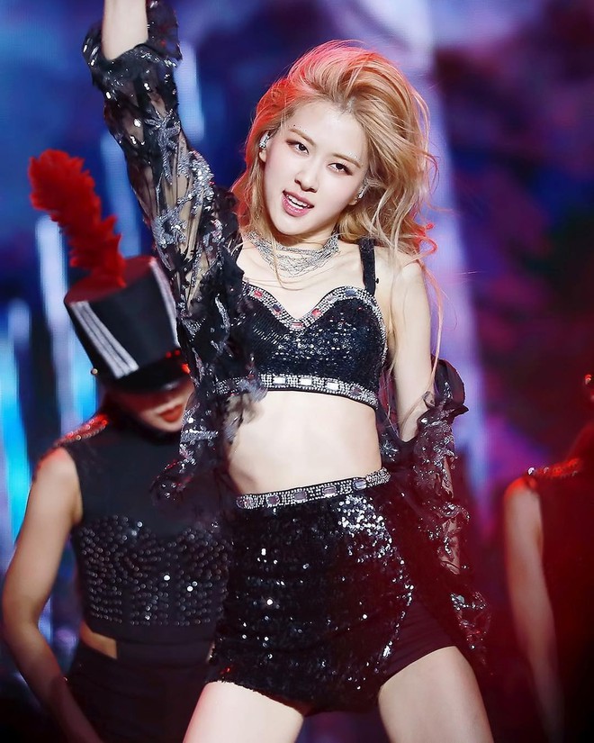 Trang phục biểu diễn siêu ngắn của BlackPink - Ảnh 10.