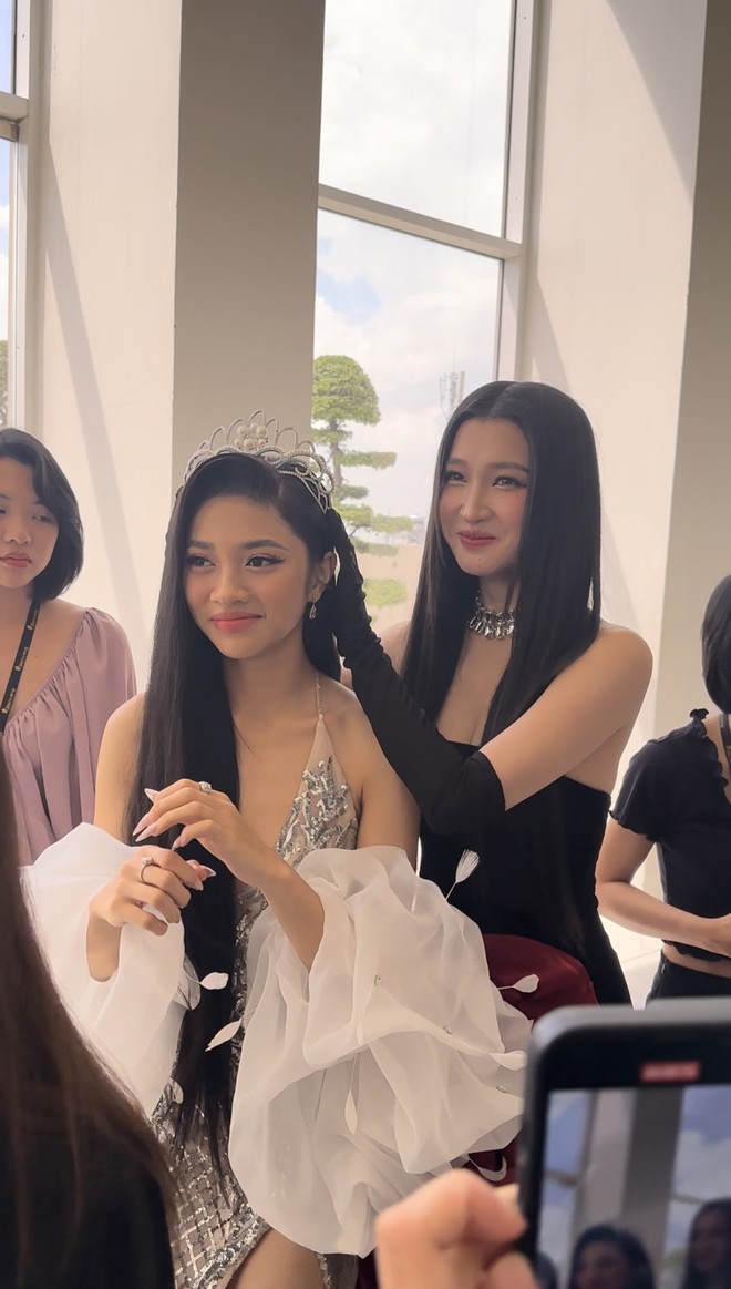 &Aacute; hậu Phương Nhi v&agrave; Minh Ki&ecirc;n chung khung h&igrave;nh, đọ sắc qua camera thường kết quả thế n&agrave;o? - Ảnh 3.