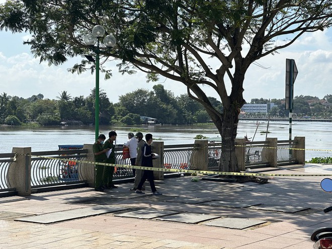 Phát hiện thi thể nam thanh niên mất tích 2 ngày trôi trên sông Sài Gòn - Ảnh 1.
