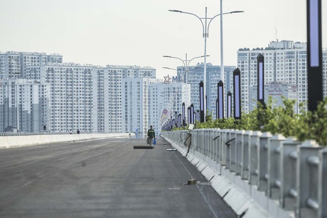 Hà Nội: Cầu Vĩnh Tuy sắp đi vào hoạt động, người dân kỳ vọng sẽ giảm thiểu ùn tắc giao thông - Ảnh 11.
