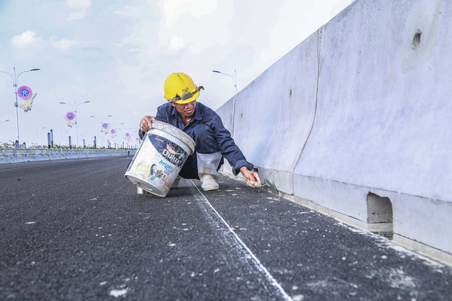 Hà Nội: Cầu Vĩnh Tuy sắp đi vào hoạt động, người dân kỳ vọng sẽ giảm thiểu ùn tắc giao thông - Ảnh 8.