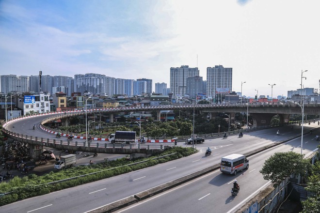 Hà Nội: Cầu Vĩnh Tuy sắp đi vào hoạt động, người dân kỳ vọng sẽ giảm thiểu ùn tắc giao thông - Ảnh 4.