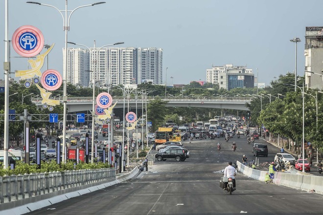 Hà Nội: Cầu Vĩnh Tuy sắp đi vào hoạt động, người dân kỳ vọng sẽ giảm thiểu ùn tắc giao thông - Ảnh 3.