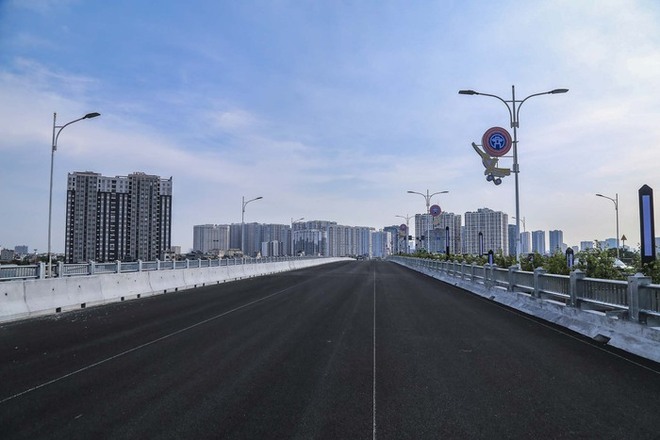 Hà Nội: Cầu Vĩnh Tuy sắp đi vào hoạt động, người dân kỳ vọng sẽ giảm thiểu ùn tắc giao thông - Ảnh 2.