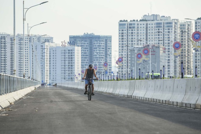 Hà Nội: Cầu Vĩnh Tuy sắp đi vào hoạt động, người dân kỳ vọng sẽ giảm thiểu ùn tắc giao thông - Ảnh 16.