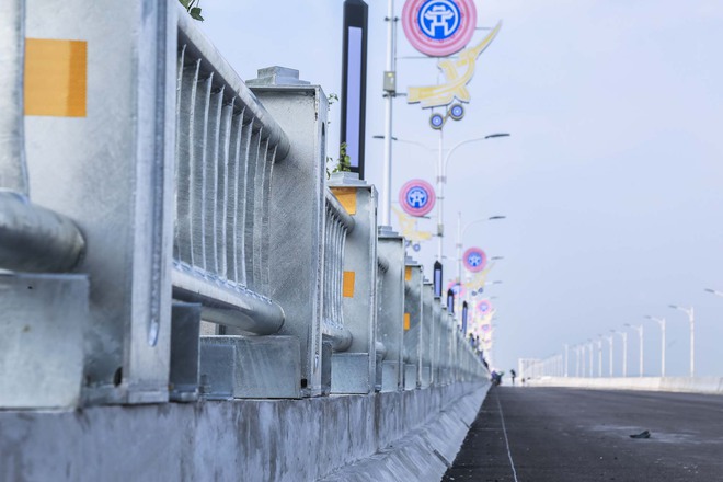 Hà Nội: Cầu Vĩnh Tuy sắp đi vào hoạt động, người dân kỳ vọng sẽ giảm thiểu ùn tắc giao thông - Ảnh 12.