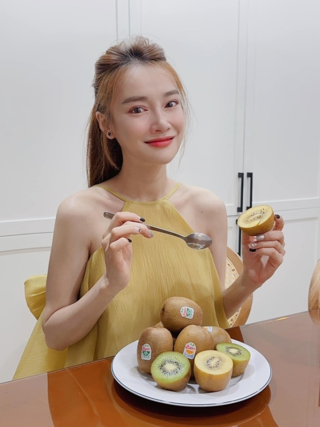 Nh&atilde; Phương khoe nhan sắc xinh đẹp khi mang bầu th&aacute;ng thứ 7 nhưng g&acirc;y lo lắng v&igrave; 1 điểm - Ảnh 4.