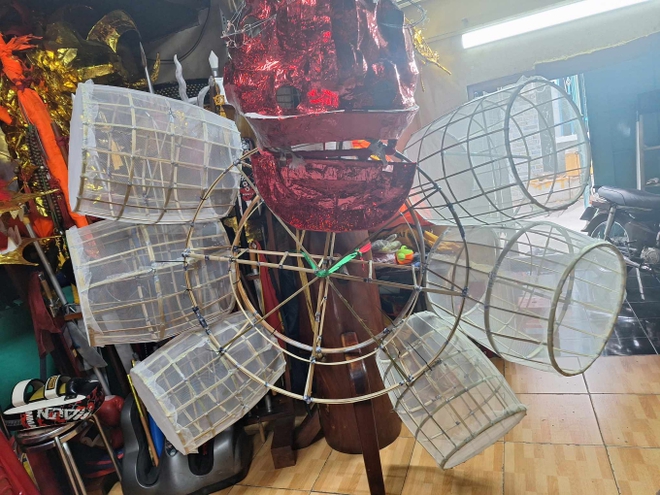 15 tuổi l&agrave;m t&aacute;c phẩm Trống L&acirc;n ở Miss Grand Vietnam 2023: D&agrave;nh 2 th&aacute;ng để ho&agrave;n thiện, l&agrave; cột mốc xịn để flex - Ảnh 4.