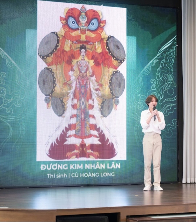 15 tuổi l&agrave;m t&aacute;c phẩm Trống L&acirc;n ở Miss Grand Vietnam 2023: D&agrave;nh 2 th&aacute;ng để ho&agrave;n thiện, l&agrave; cột mốc xịn để flex - Ảnh 3.