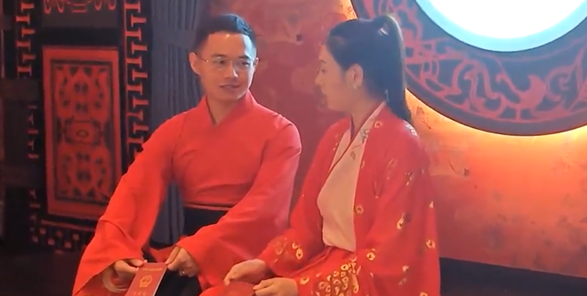 Trung Quốc: Các cặp đôi xếp hàng dài từ 3 giờ sáng để đăng ký kết hôn đúng ngày Thất Tịch - Ảnh 4.