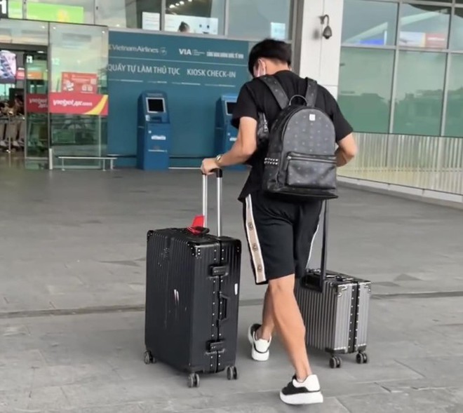 Quế Ngọc Hải thả diều c&ugrave;ng con g&aacute;i trước khi xa nh&agrave; hội qu&acirc;n ĐT Việt Nam - Ảnh 3.