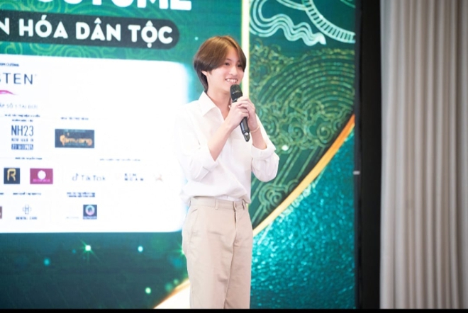 15 tuổi l&agrave;m t&aacute;c phẩm Trống L&acirc;n ở Miss Grand Vietnam 2023: D&agrave;nh 2 th&aacute;ng để ho&agrave;n thiện, l&agrave; cột mốc xịn để flex - Ảnh 2.