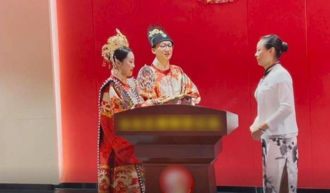 Trung Quốc: Các cặp đôi xếp hàng dài từ 3 giờ sáng để đăng ký kết hôn đúng ngày Thất Tịch - Ảnh 3.