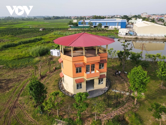 Độc lạ ngôi nhà 420 tấn quay 360 độ ở Bắc Giang - Ảnh 1.