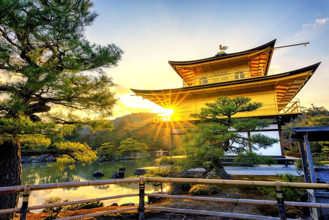Một ngôi chùa dát vàng cực hút khách ở Nhật Bản, có lịch sử hơn 600 năm, tượng trưng cho thiên đường hạnh phúc - Ảnh 3.